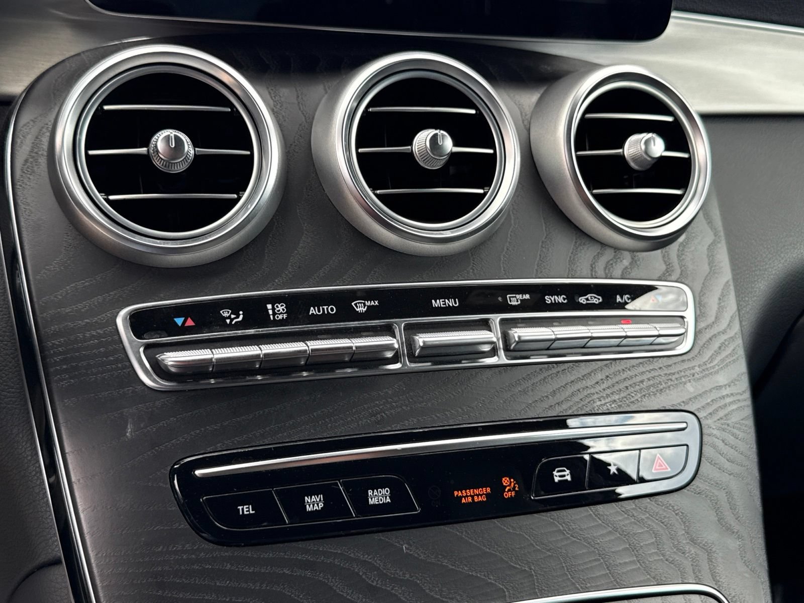 Used 2022 Mercedes-Benz GLC 300 w/ Multimedia Package Lite image 34