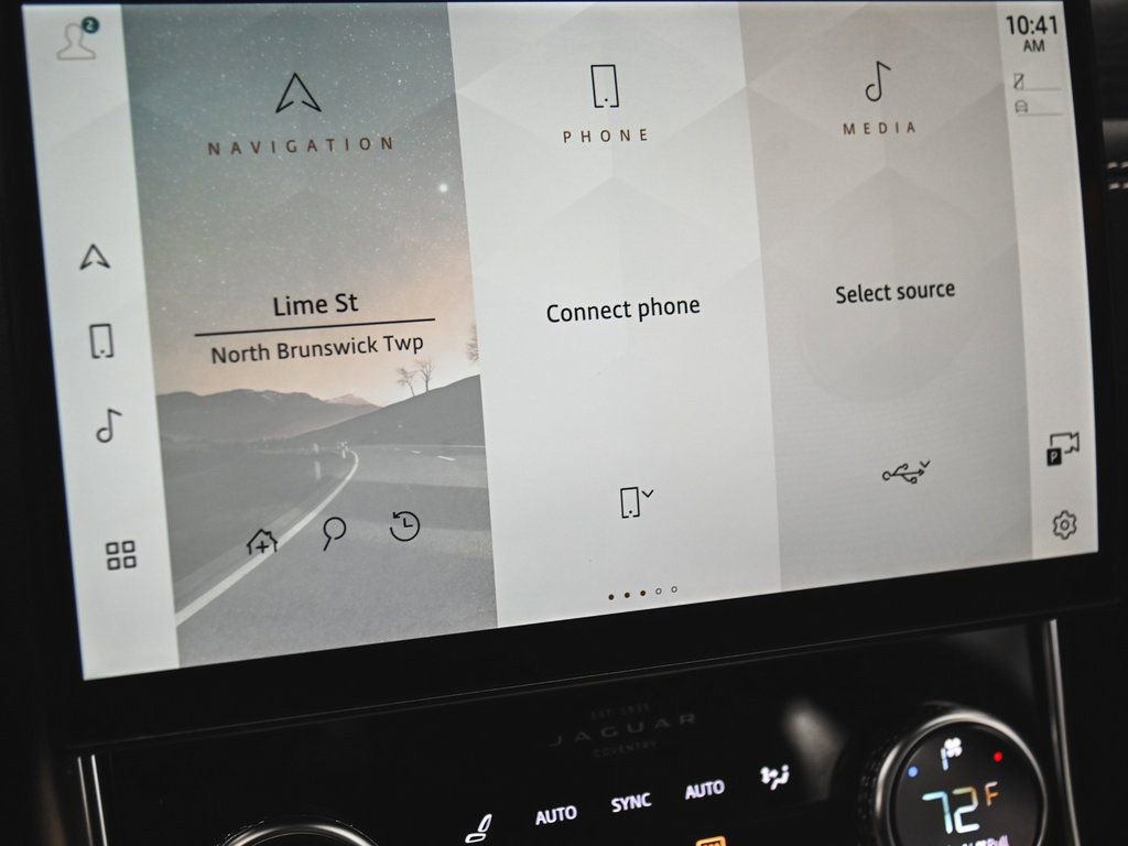 Used 2023 Jaguar XF R-Dynamic SE image 17