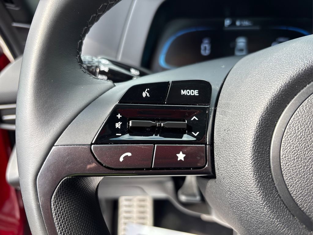 Certified 2025 Hyundai Elantra Sport image 30