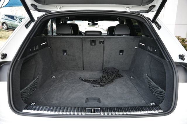 Used 2022 Audi e-tron Premium Plus image 30