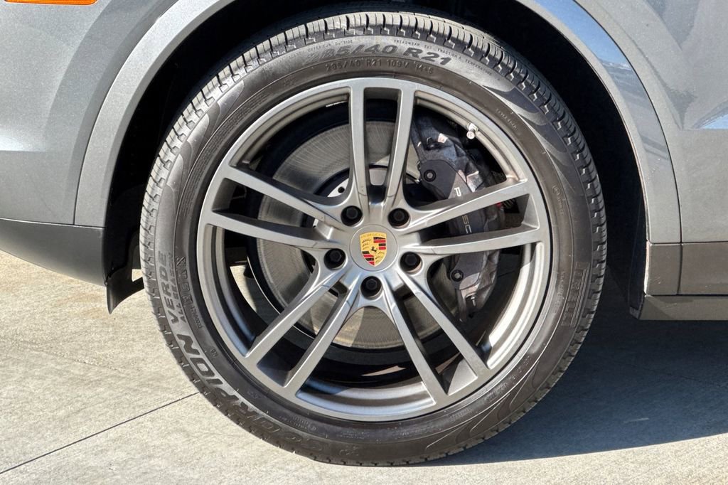 Used 2021 Porsche Cayenne Coupe image 34