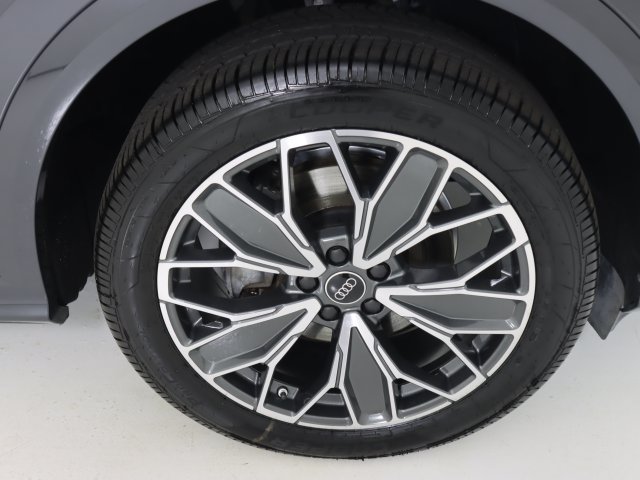 Used 2025 Audi Q5 Premium Plus AWD/4WD image 9