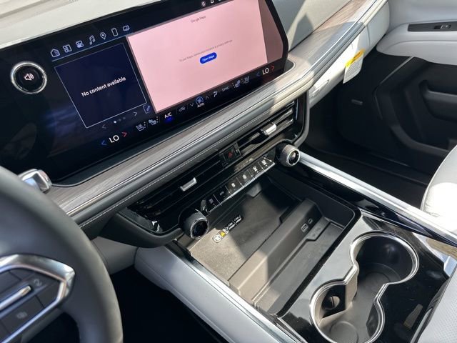 New 2025 Chevrolet Suburban Premier image 31