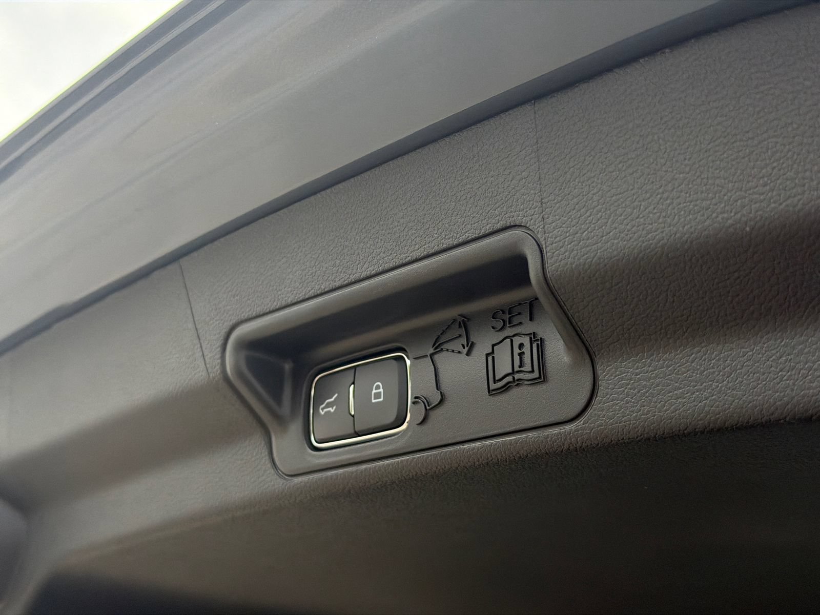 New 2026 Ford Explorer Active AWD/4WD image 9