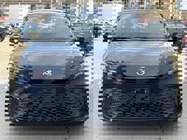 Used 2025 Toyota Camry SE image 8