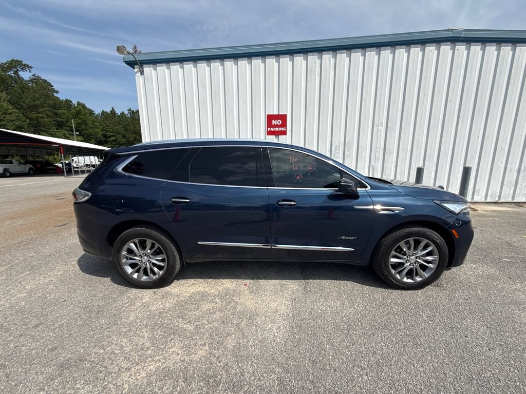 Used 2022 Buick Enclave Avenir w/ Avenir Technology Package FWD image 9