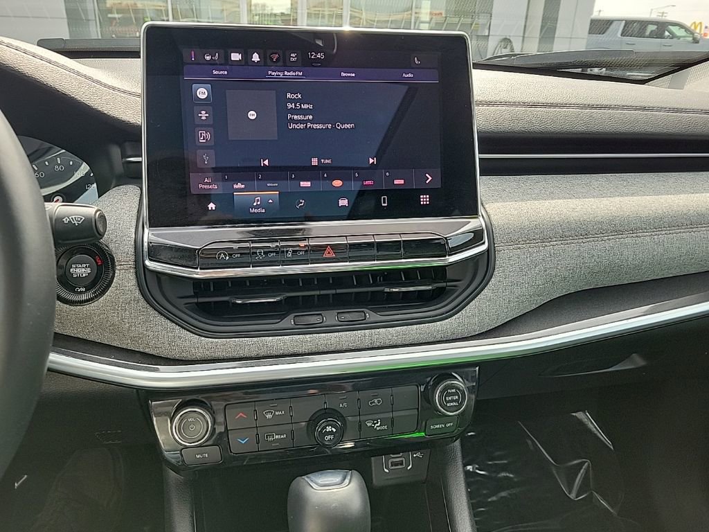 Used 2022 Jeep Compass Latitude w/ Sun and Sound Group image 10