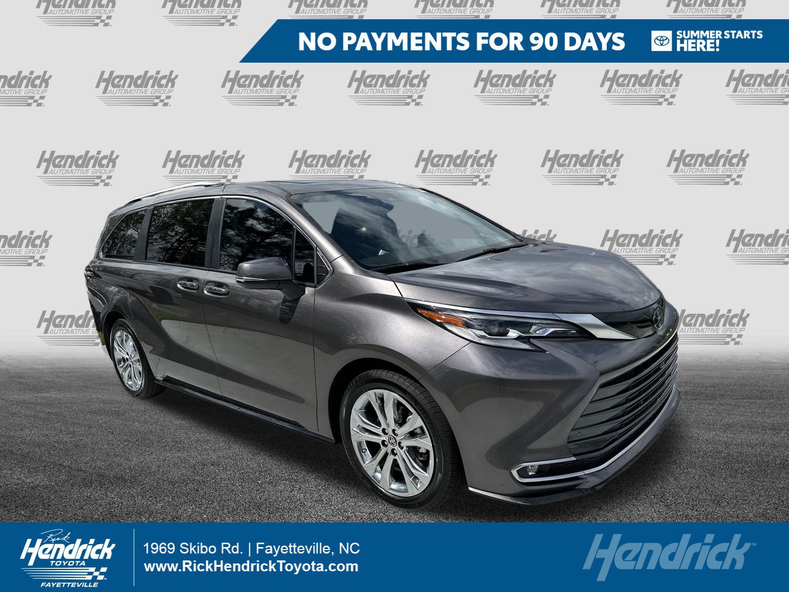 Certified 2023 Toyota Sienna Platinum FWD image 1