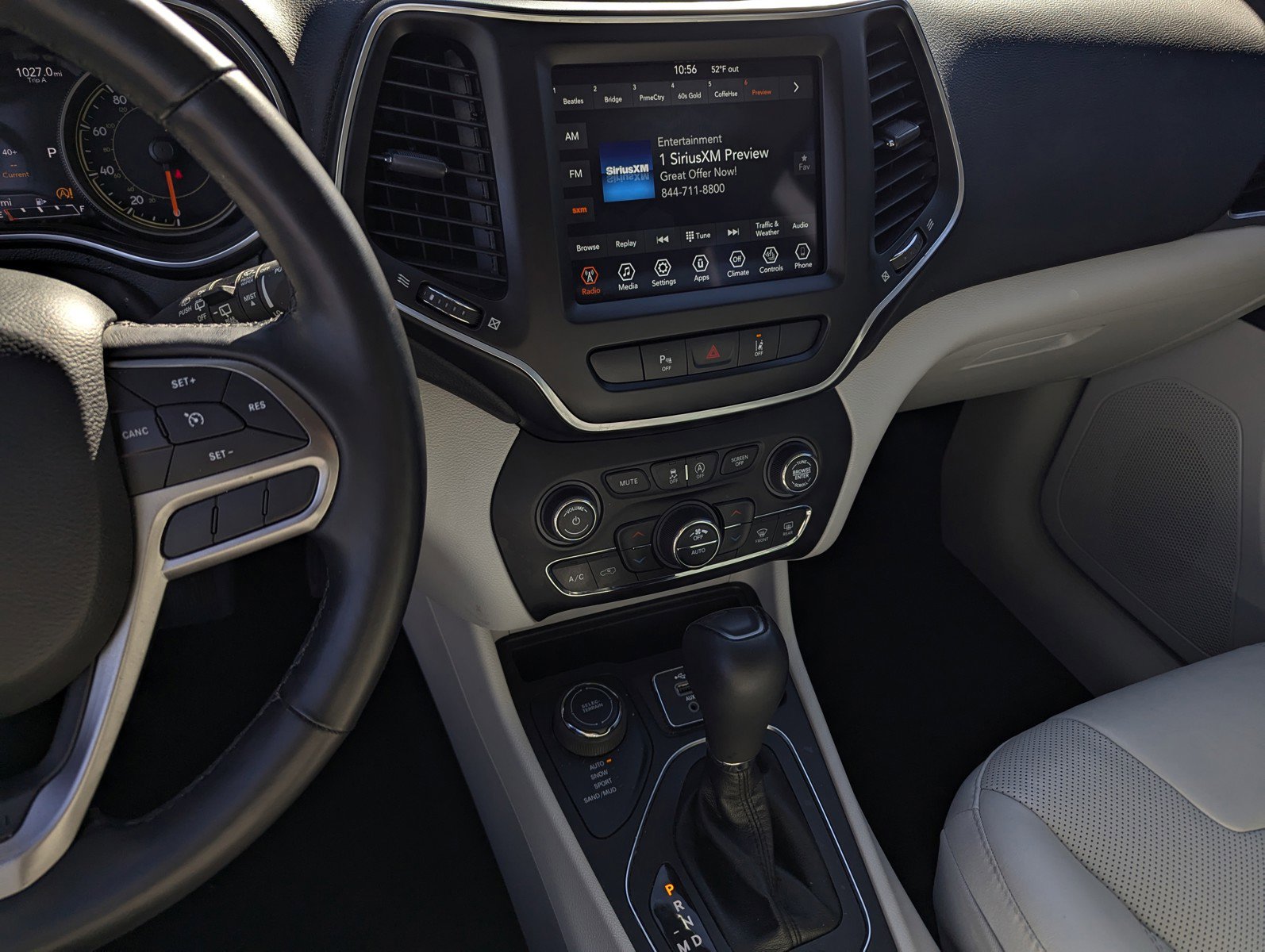 Used 2021 Jeep Cherokee Latitude Lux w/ Comfort/Convenience Group AWD/4WD image 10