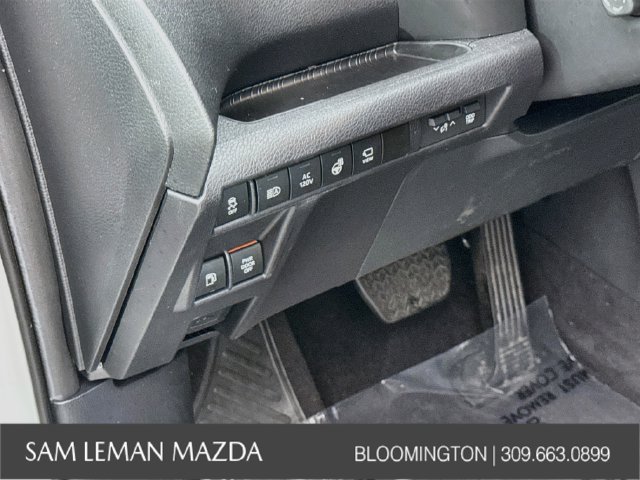Used 2025 Toyota Sienna Platinum AWD/4WD image 15