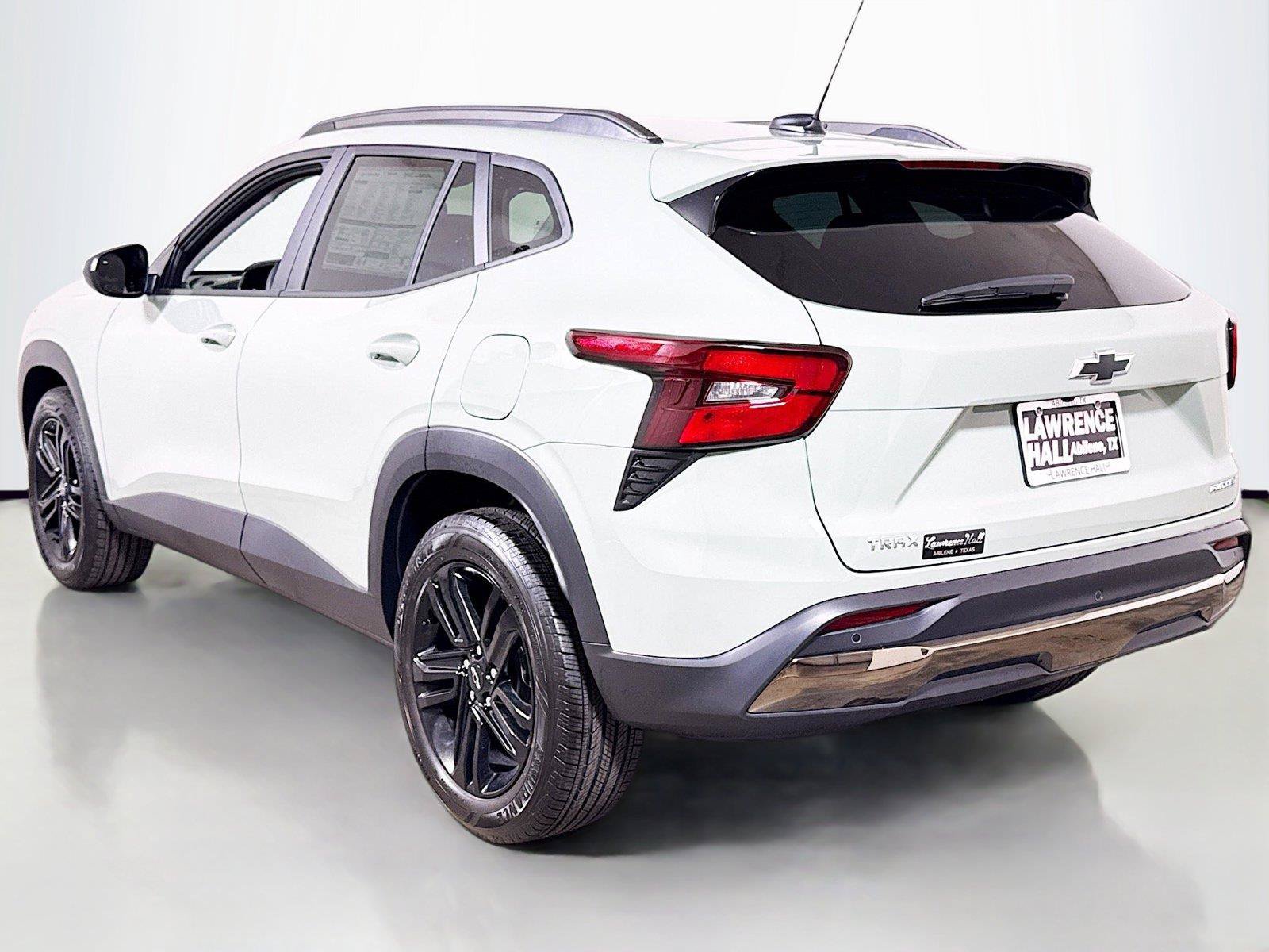 New 2026 Chevrolet Trax ACTIV w/ Sunroof Package FWD image 3