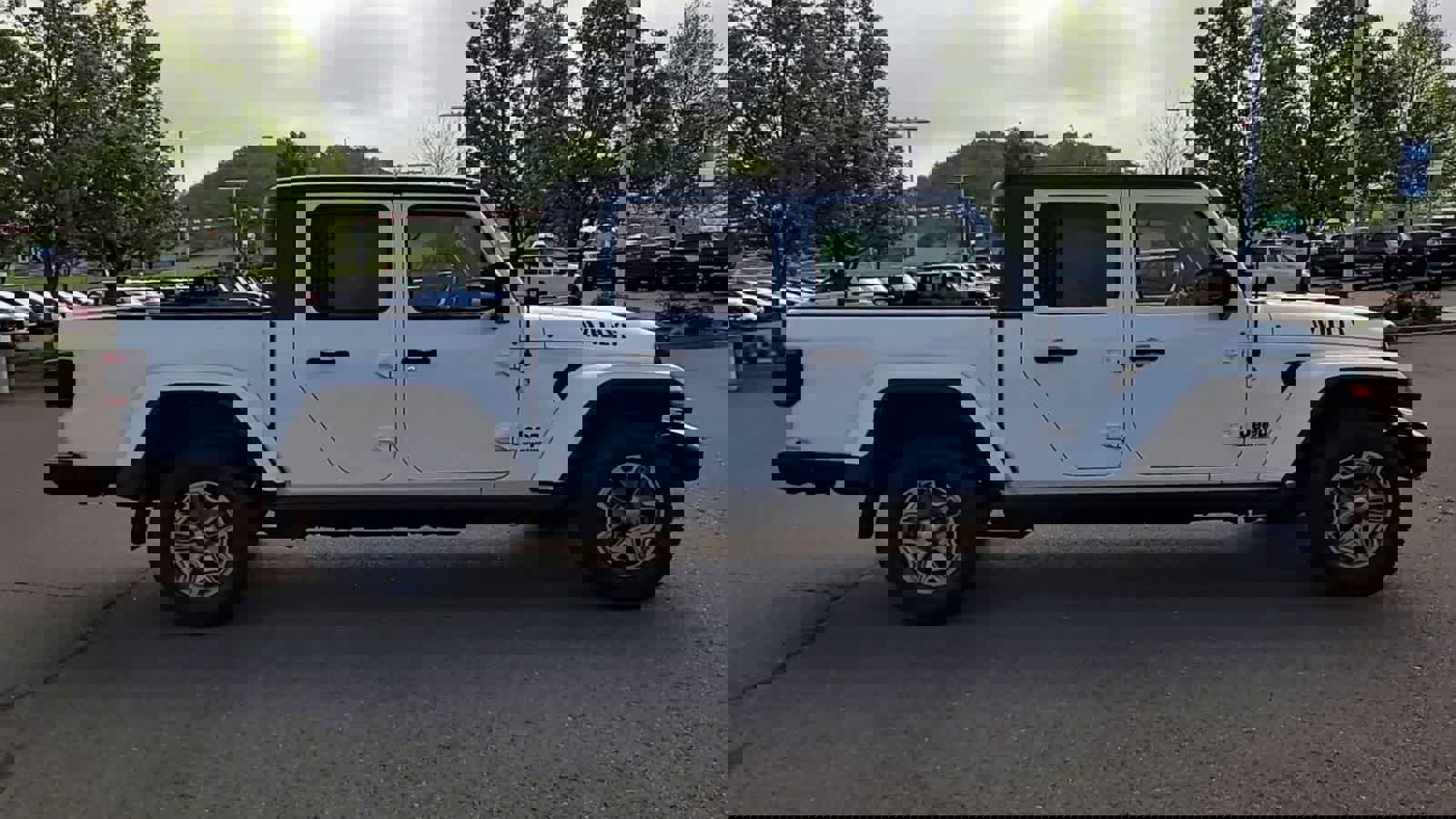 Used 2022 Jeep Gladiator Sport image 9