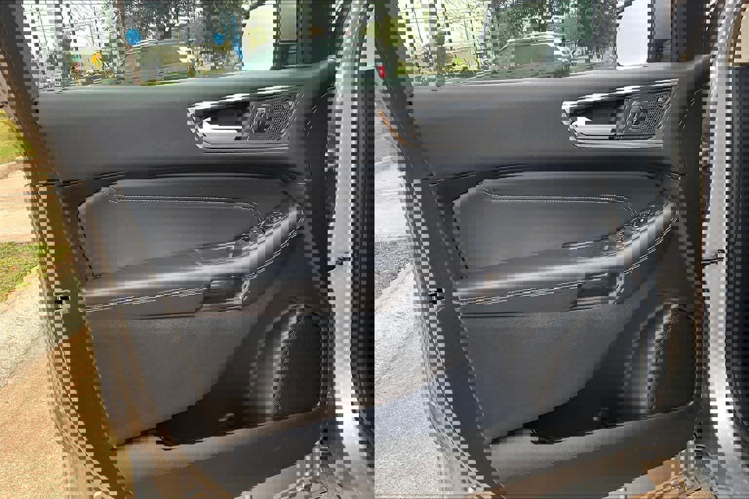 Used 2024 Ford Edge Titanium image 19