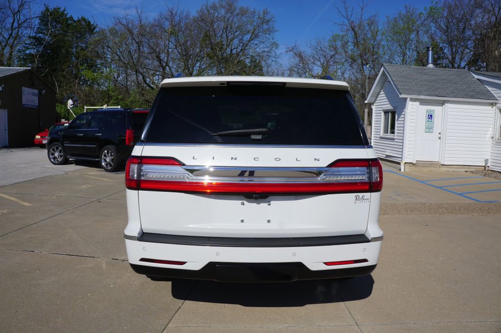 Used 2020 Lincoln Navigator Reserve w/ Luxury Package AWD/4WD image 3