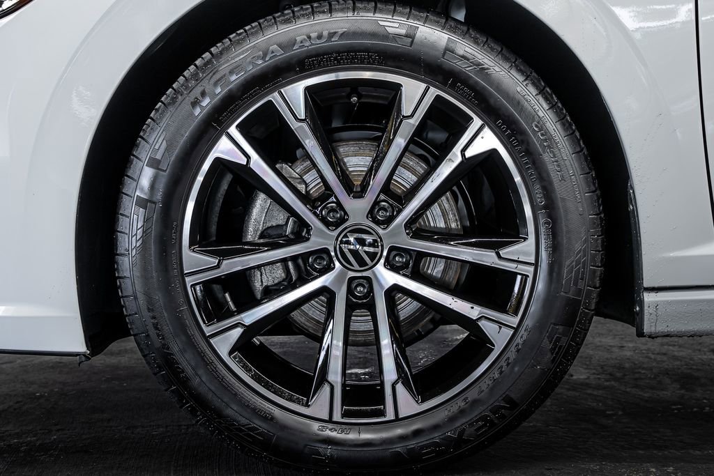 Used 2024 Volkswagen Jetta Sport image 16