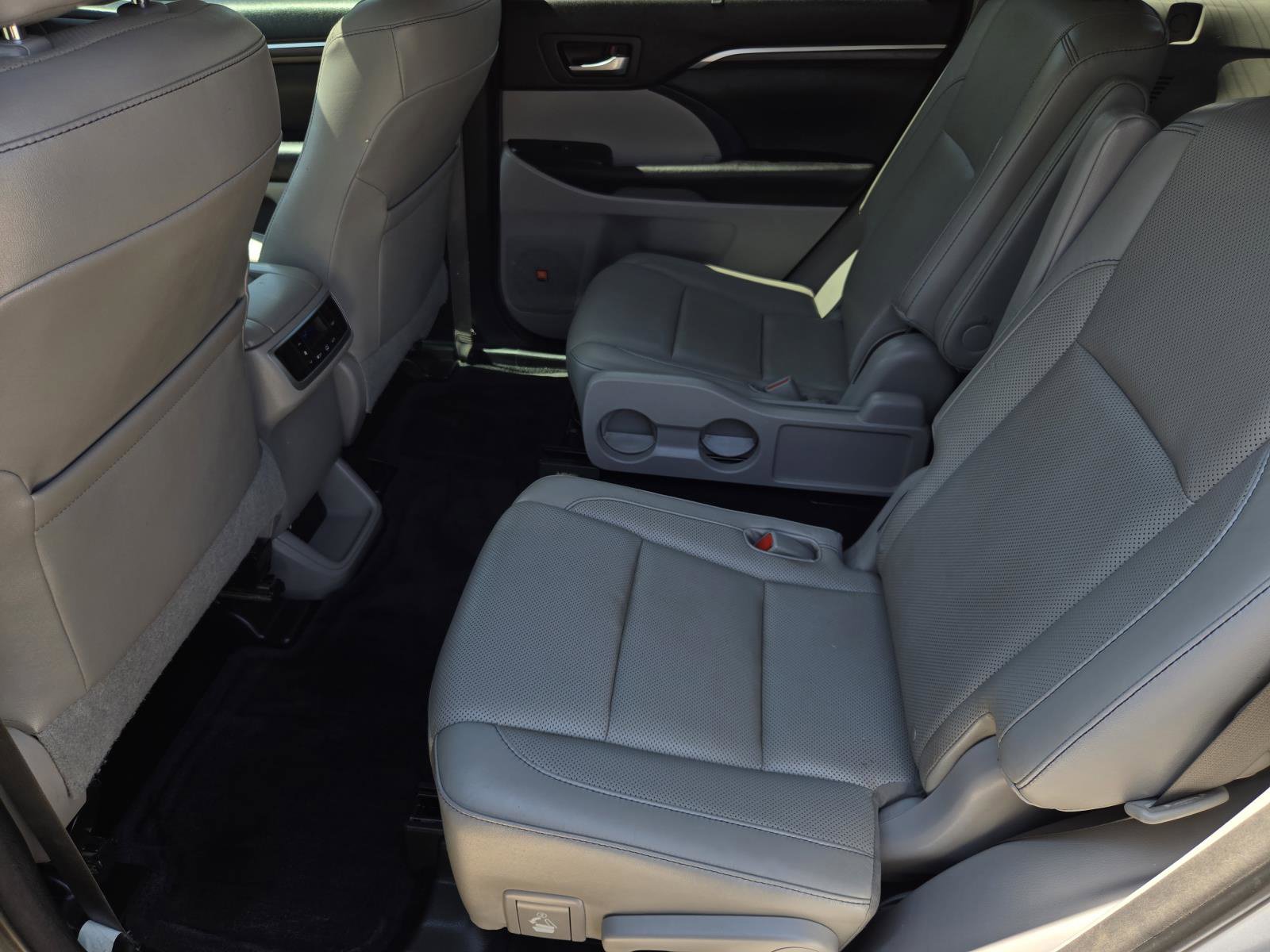Used 2016 Toyota Highlander Limited w/ Driver Technology Package AWD/4WD image 20