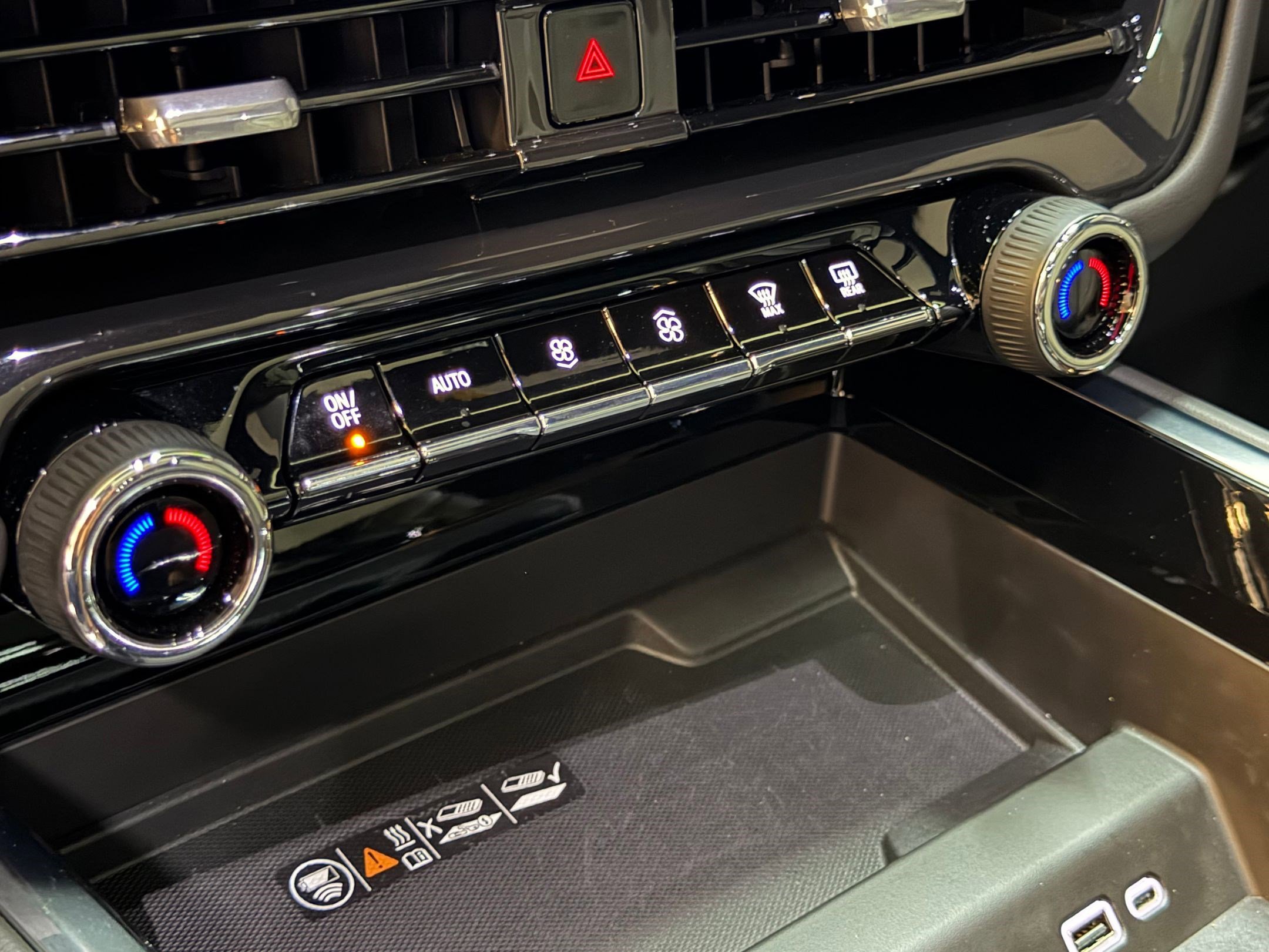 Used 2025 Chevrolet Suburban RST w/ Comfort Package image 32