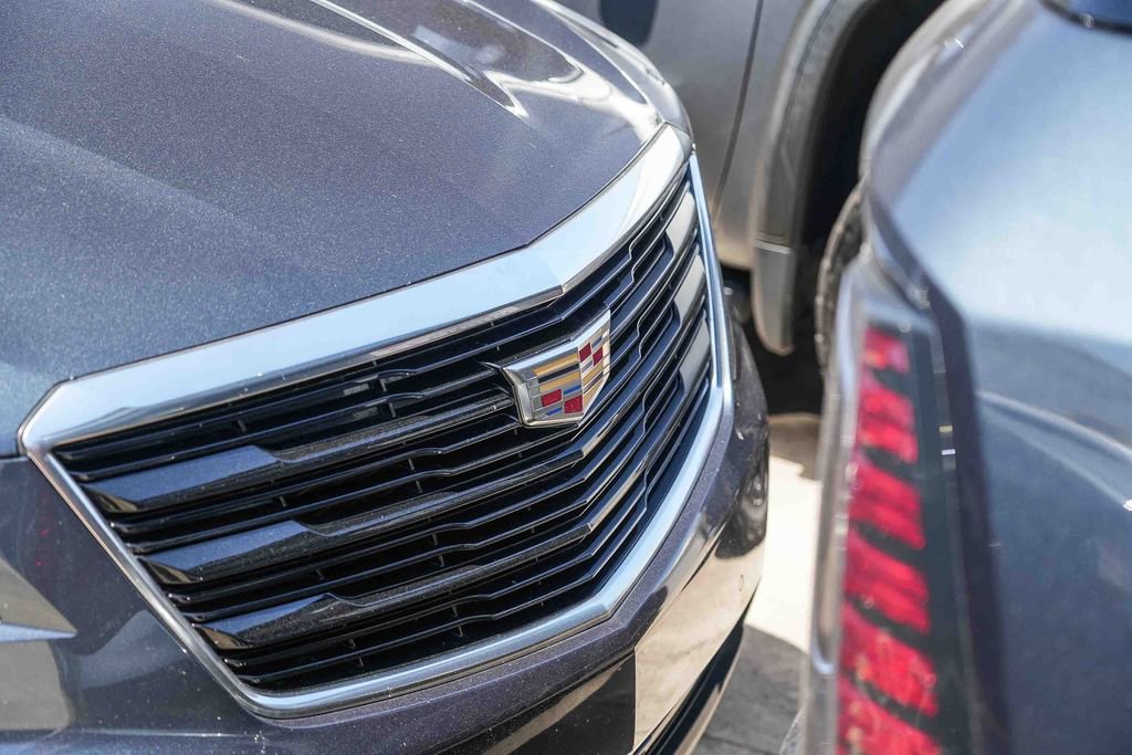 Used 2019 Cadillac XT5 Luxury w/ Sport Package FWD image 3