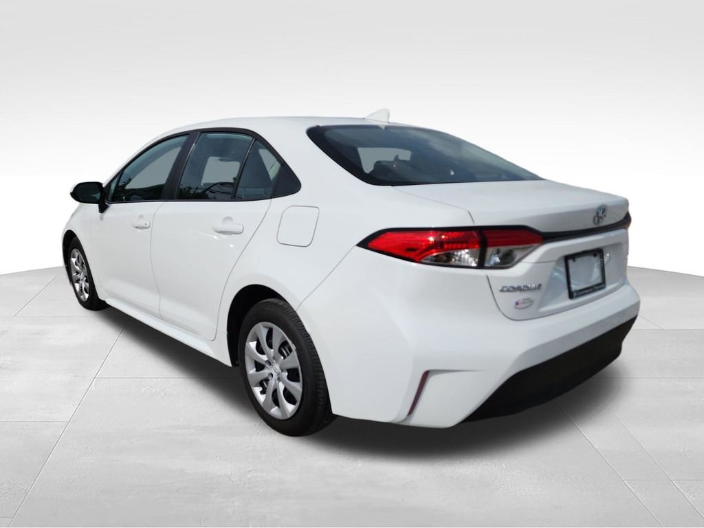 Used 2025 Toyota Corolla LE FWD image 7