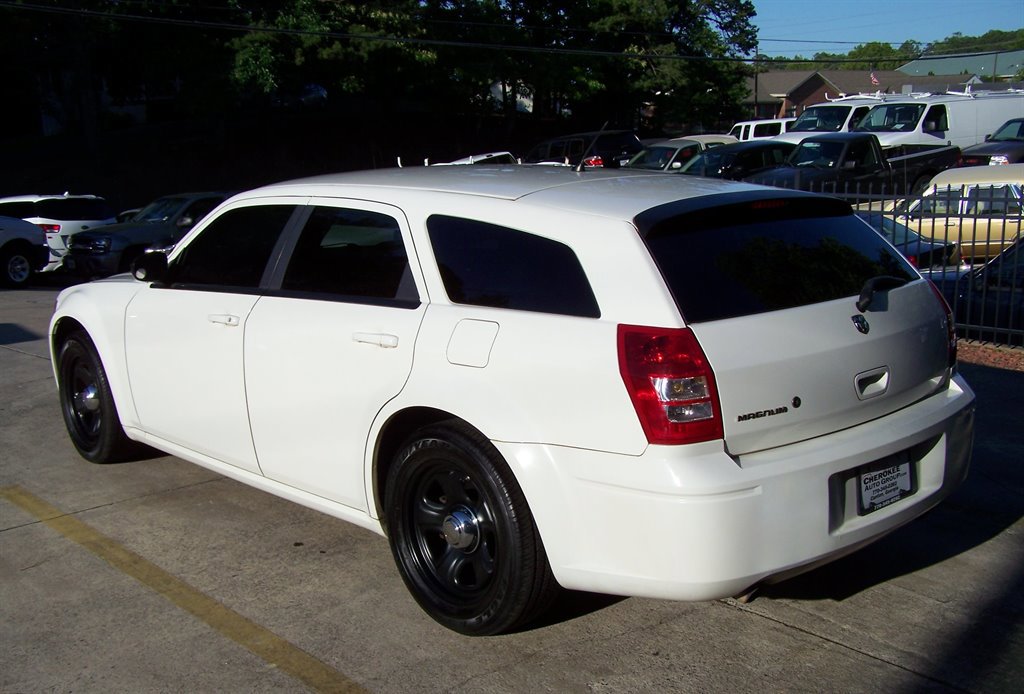 Used 2008 Dodge Magnum image 2