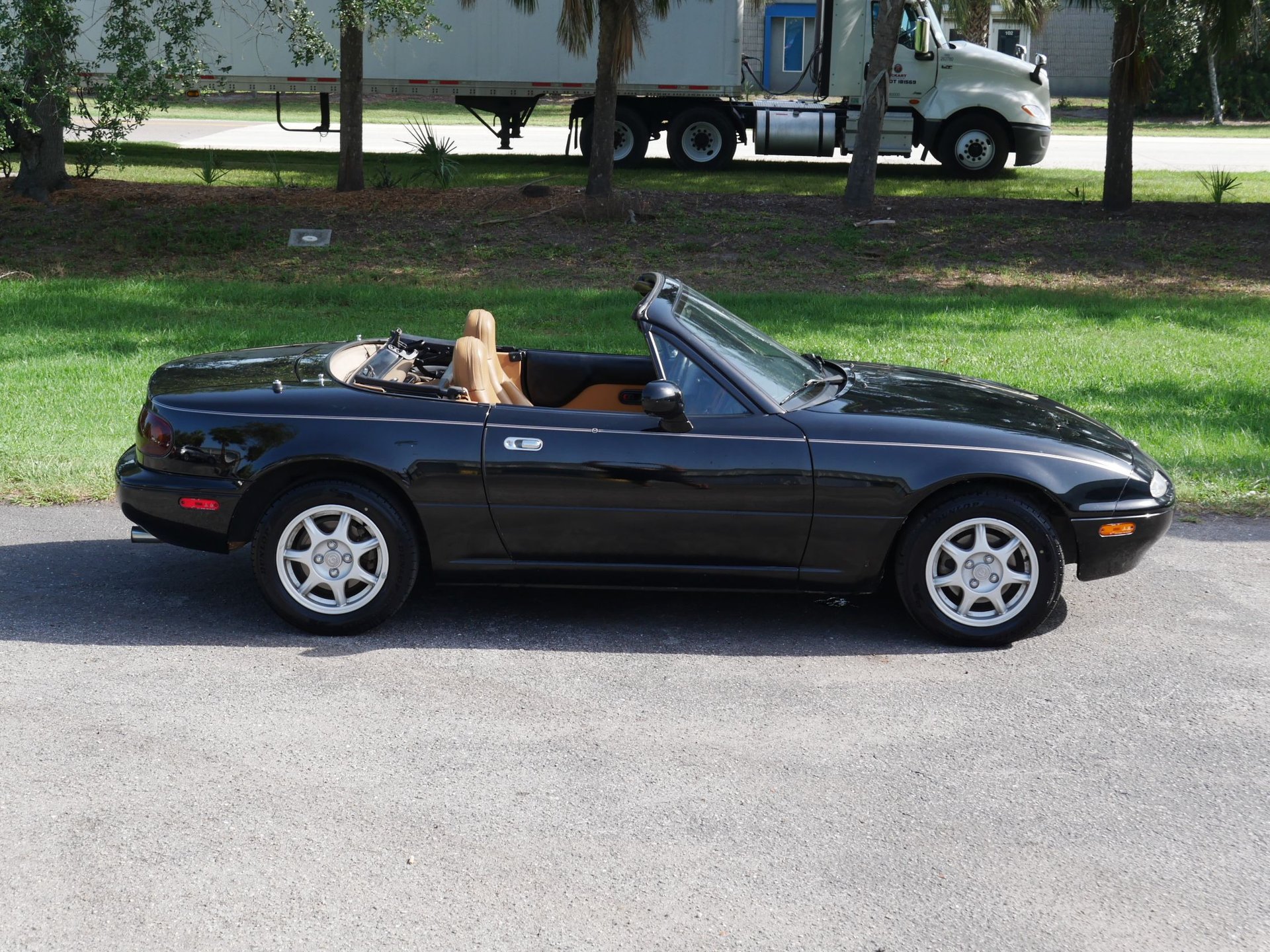 Used 1997 MAZDA MX-5 Miata RWD image 34