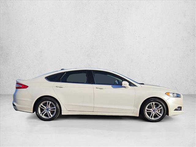 Used 2016 Ford Fusion SE FWD image 4
