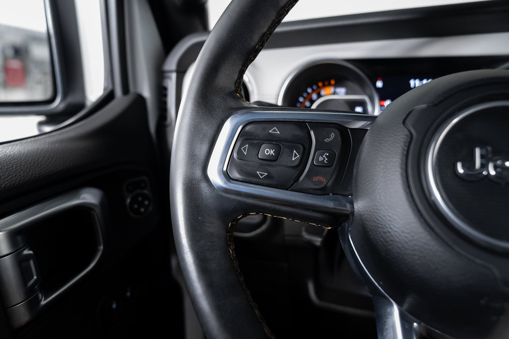 Used 2022 Jeep Wrangler Unlimited Sahara AWD/4WD image 31