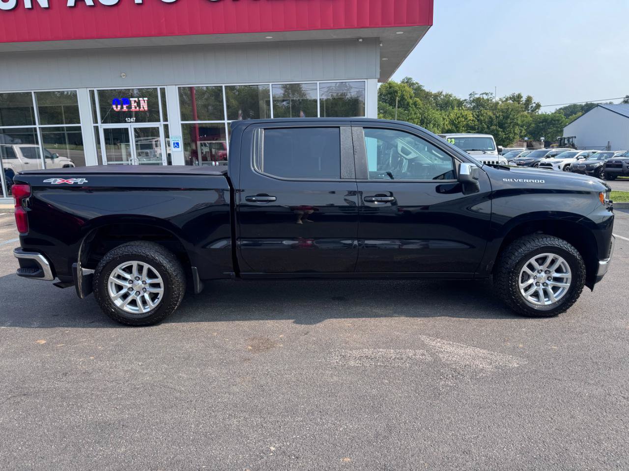 Used 2019 Chevrolet Silverado 1500 LT w/ All-Star Edition AWD/4WD image 2