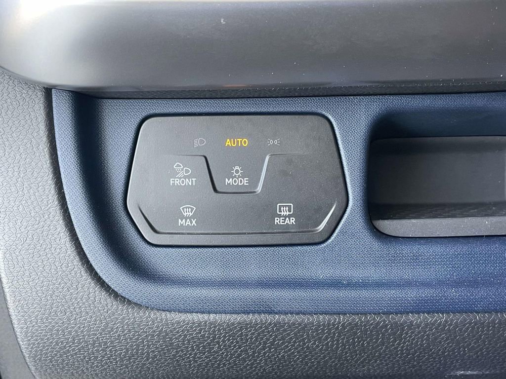 New 2025 Volkswagen ID. Buzz Pro S RWD image 17