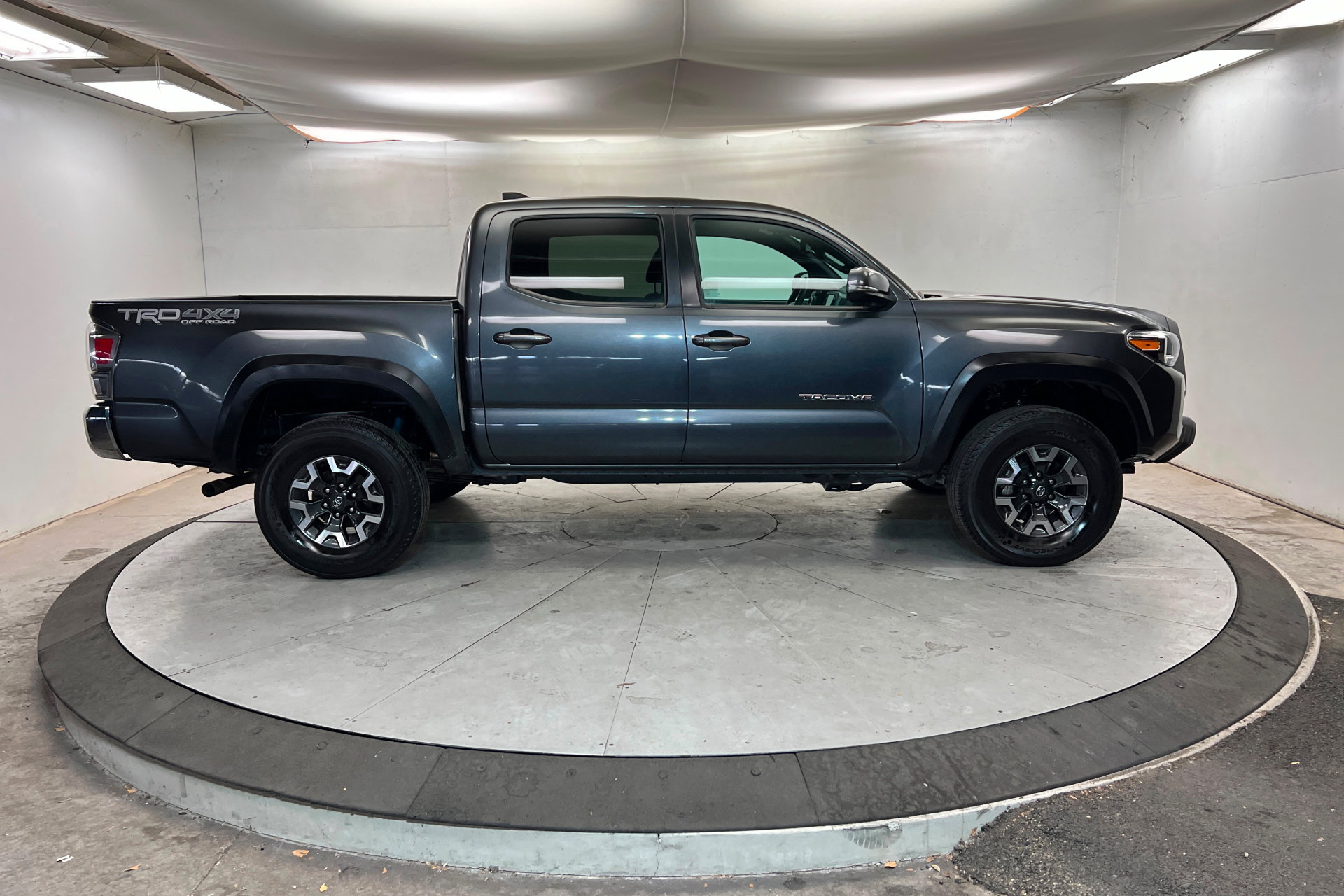 Used 2023 Toyota Tacoma TRD Off-Road image 7