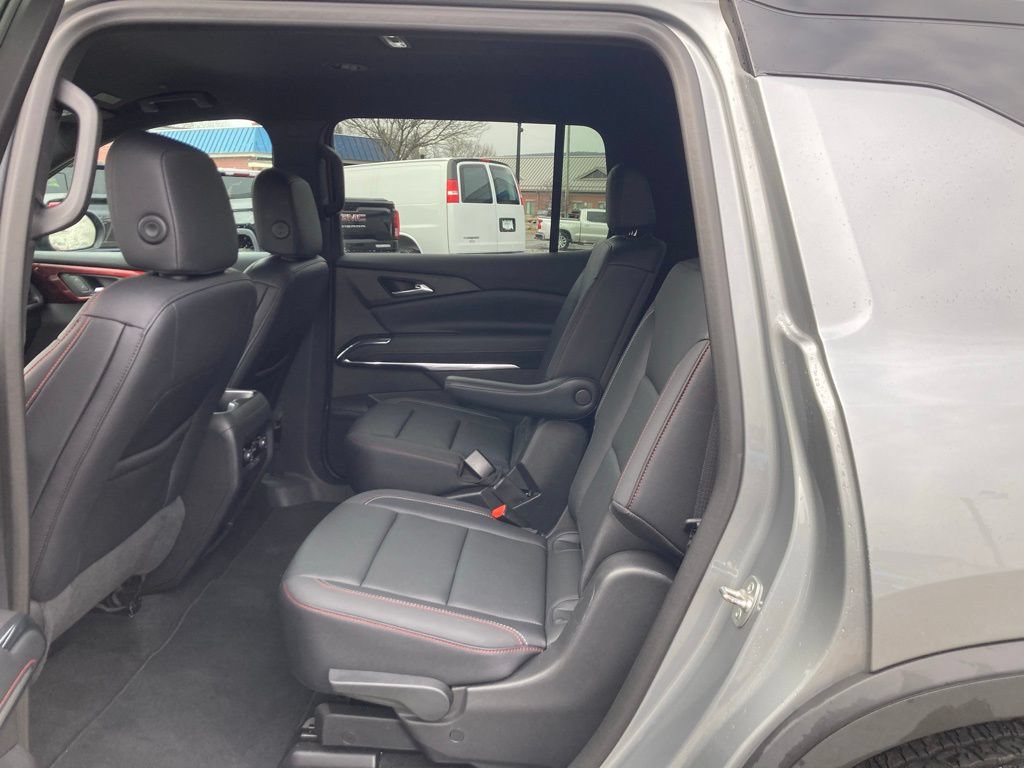 Used 2025 Chevrolet Traverse Z71 AWD/4WD image 16