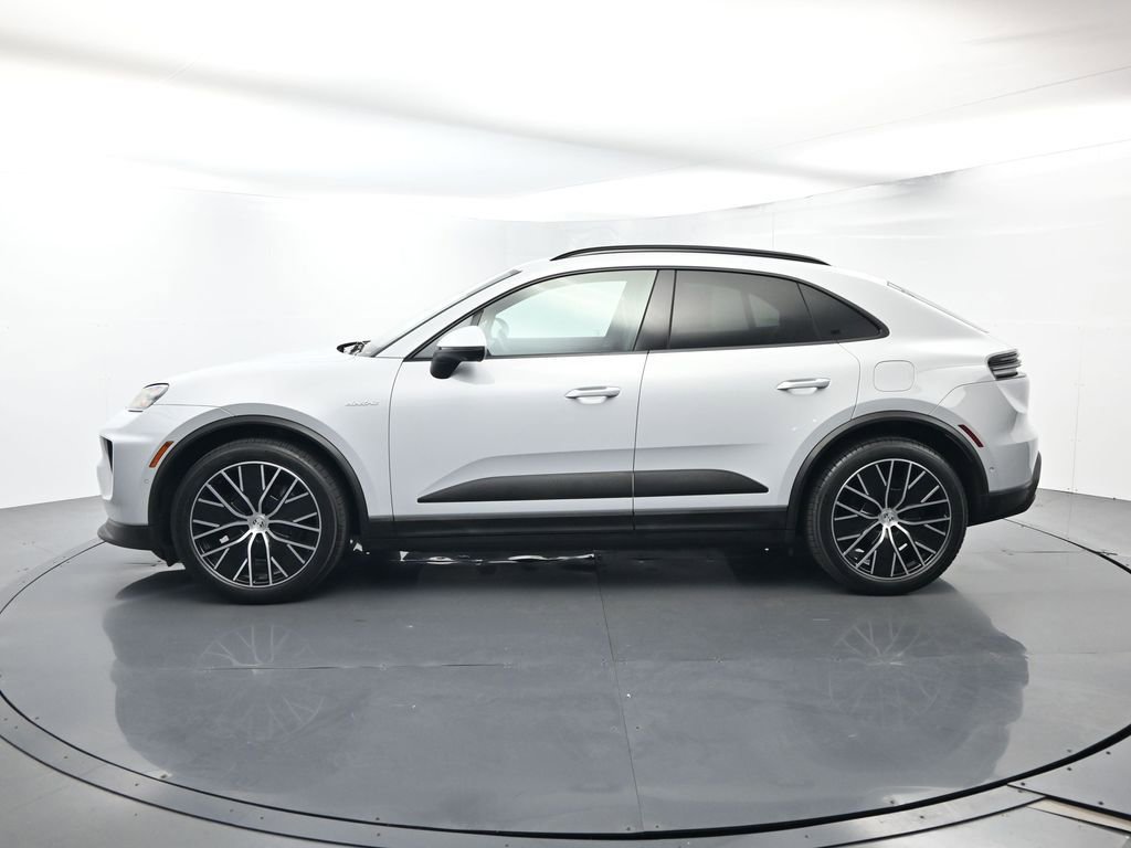 Certified 2025 Porsche Macan Electric image 2