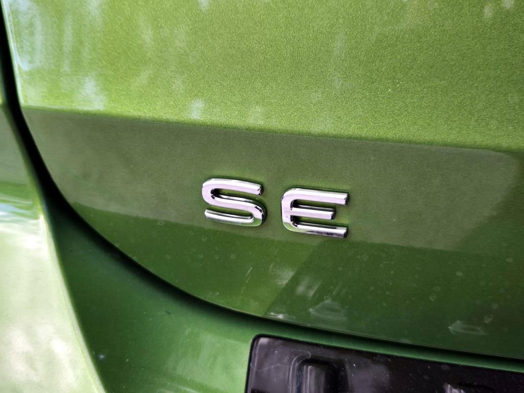 New 2026 Volkswagen Taos SE FWD image 6