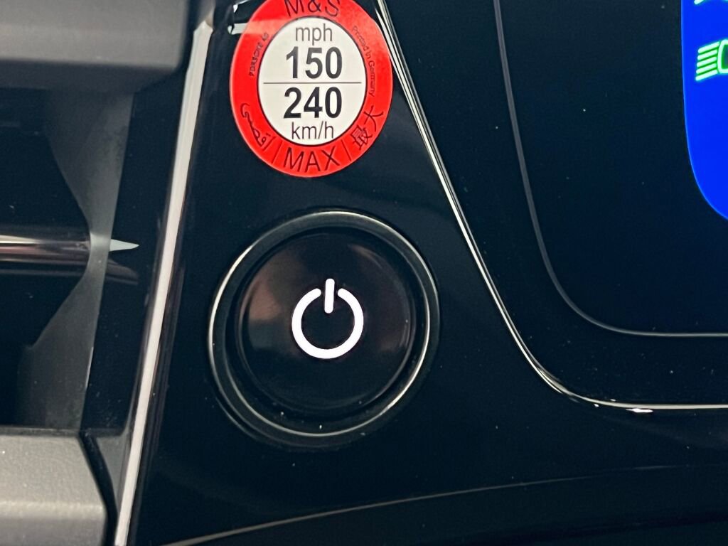 Certified 2025 Porsche Macan Electric image 41