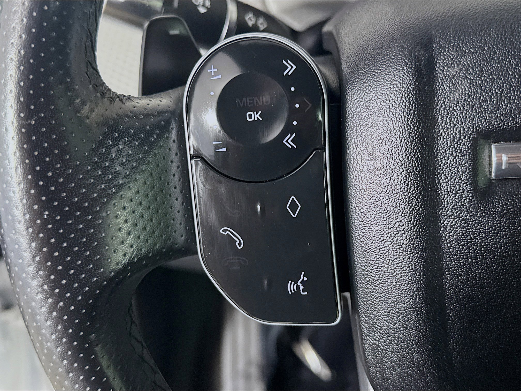 Used 2020 Land Rover Range Rover Evoque R-Dynamic S image 14