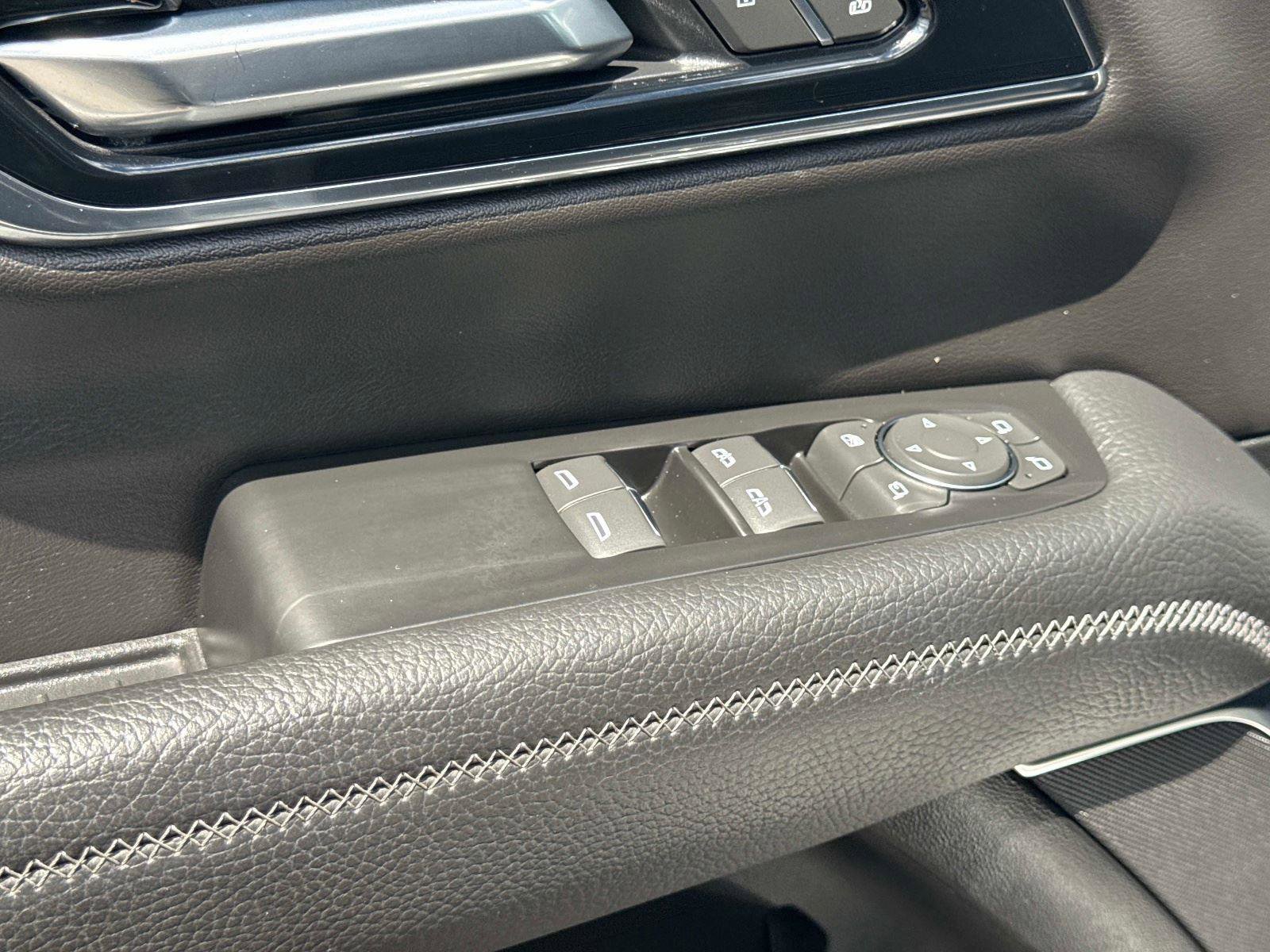 Used 2025 GMC Yukon Denali RWD image 21