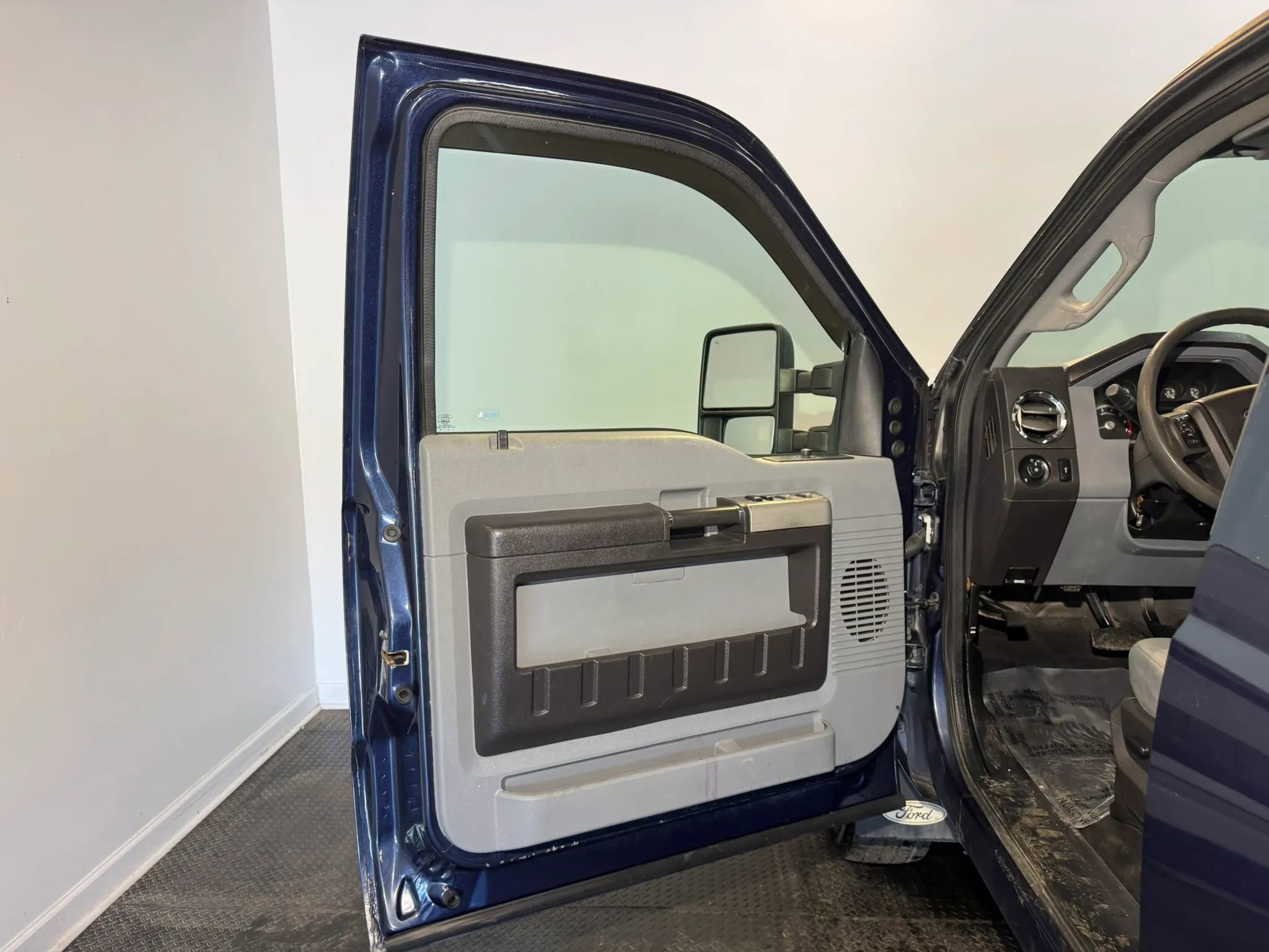 Used 2015 Ford F250 XLT w/ Camper Package AWD/4WD image 7