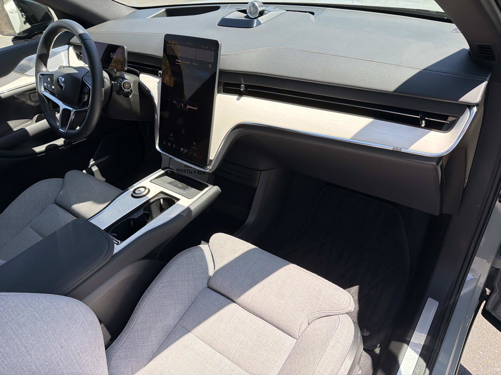 Certified 2025 Volvo EX90 Ultra AWD/4WD image 28