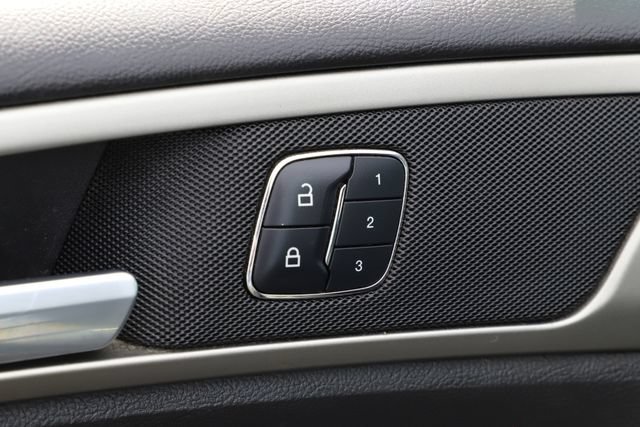 Used 2015 Ford Fusion SE w/ Equipment Group 502A FWD image 17