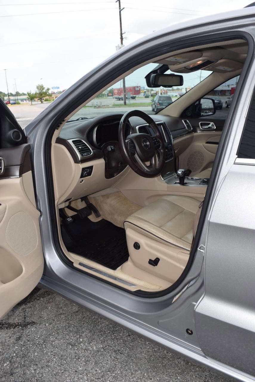 Used 2015 Jeep Grand Cherokee Overland image 2