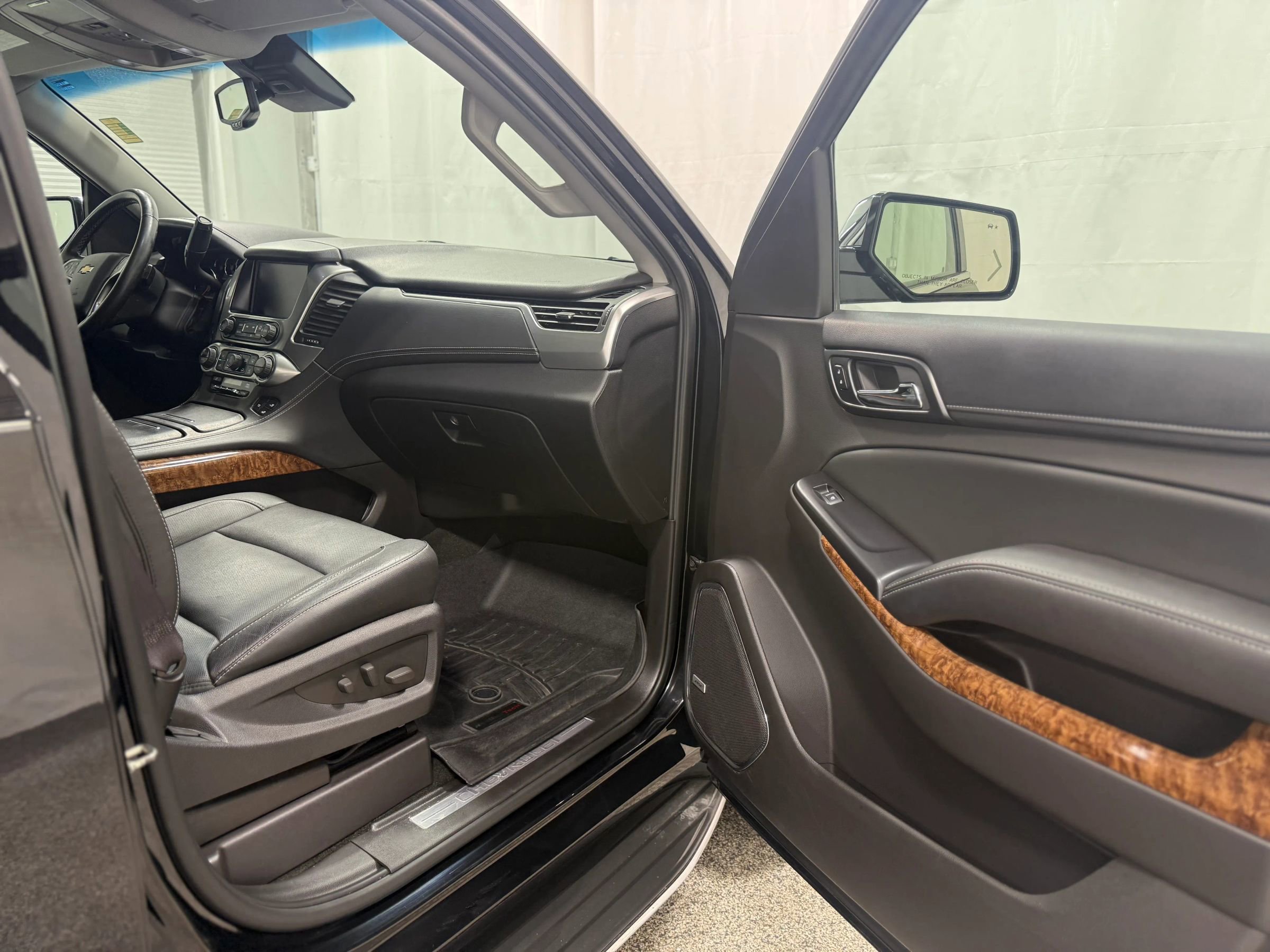 Used 2015 Chevrolet Tahoe LTZ image 23