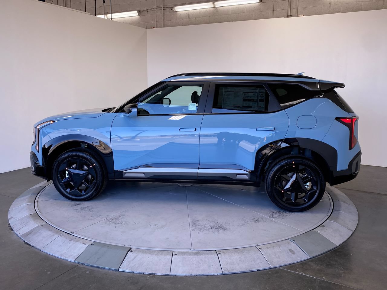 New 2027 Kia Seltos X-Line S w/ X-Line S Premium Package AWD/4WD image 2