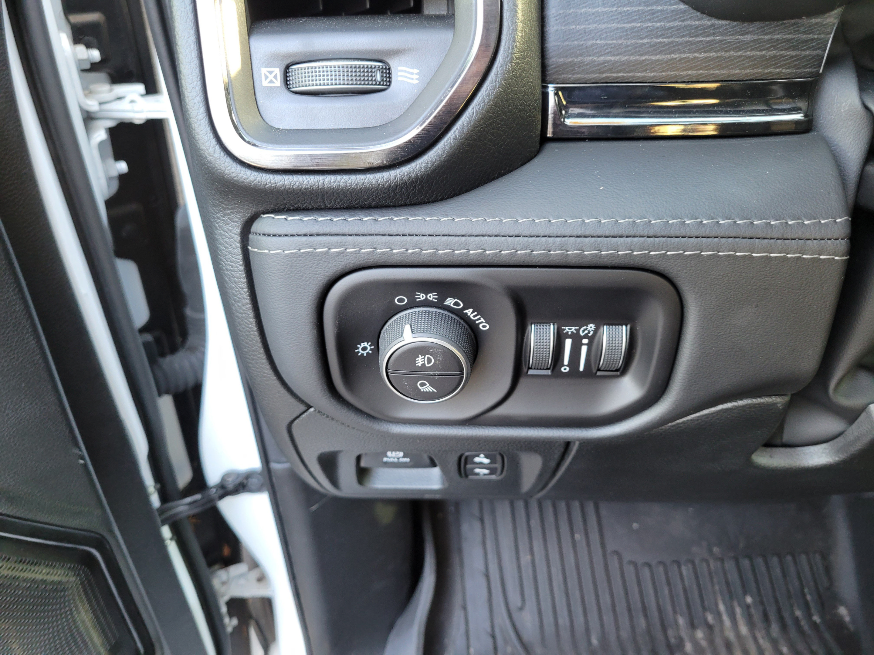 Used 2023 RAM 1500 Limited AWD/4WD image 29