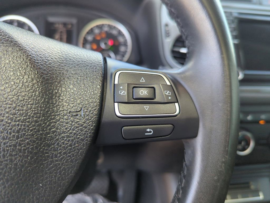 Used 2016 Volkswagen Tiguan SE image 39