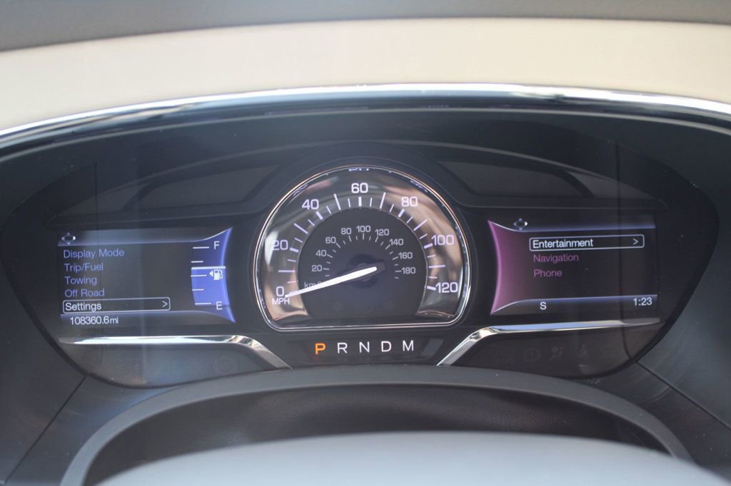 Used 2015 Lincoln Navigator 2WD image 14