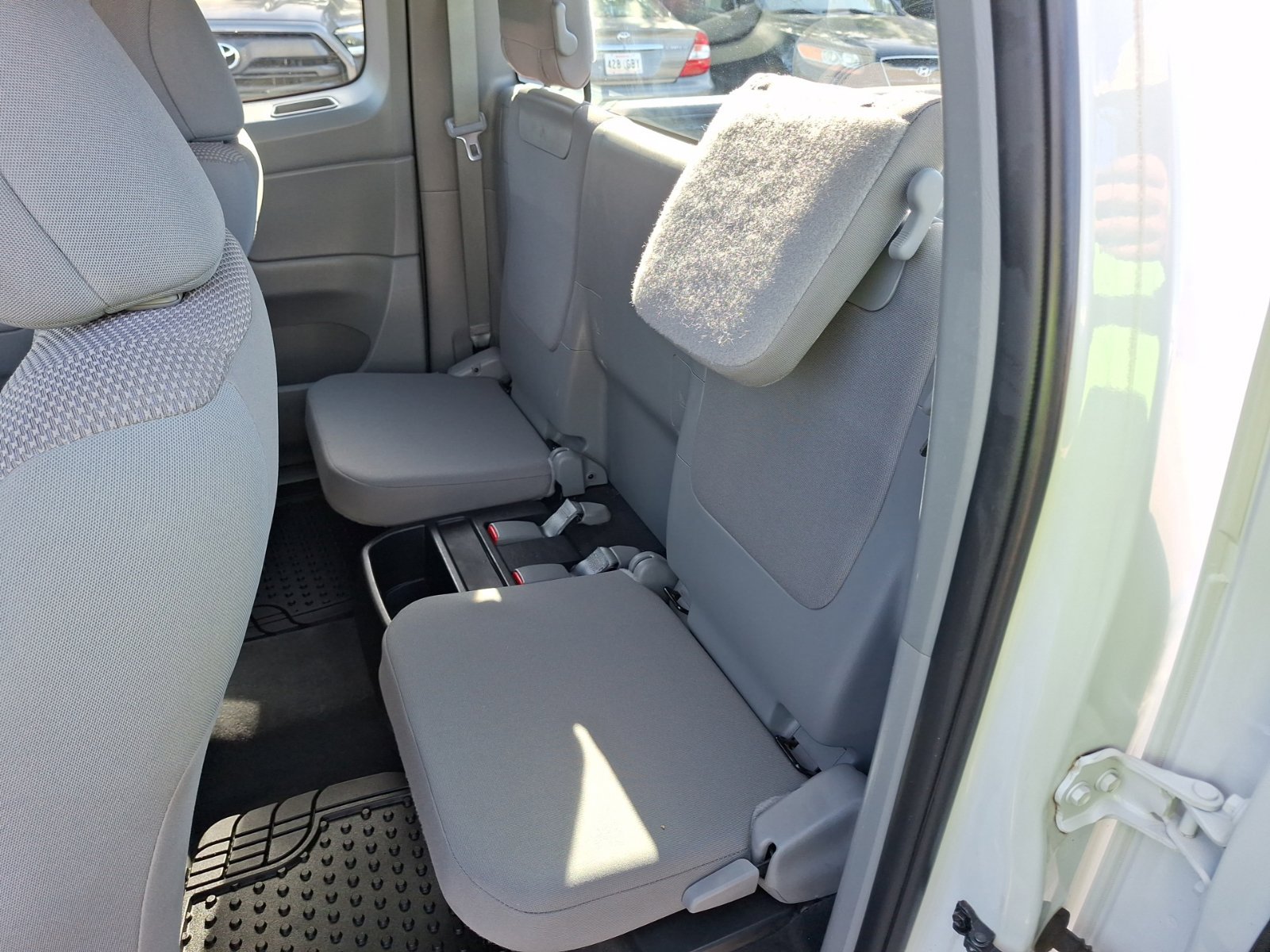 Used 2015 Toyota Tacoma 2WD Access Cab image 29