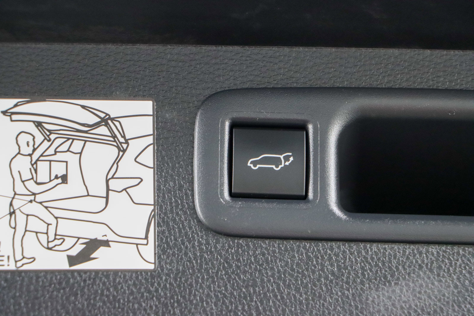 Used 2023 Toyota Highlander Limited image 32