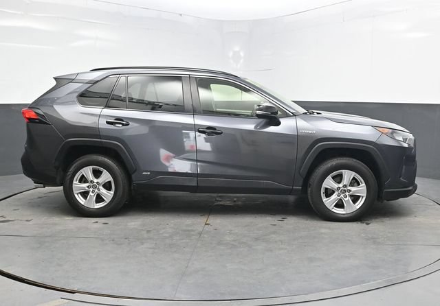 Used 2021 Toyota RAV4 LE AWD/4WD image 9