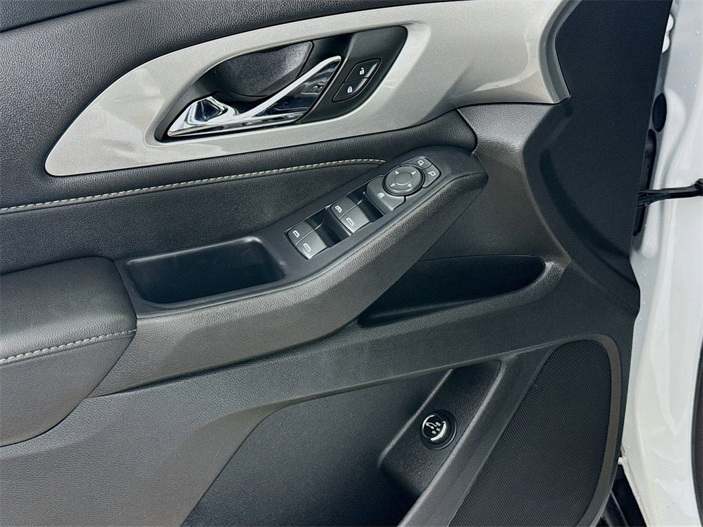 Used 2022 Chevrolet Traverse LT image 20
