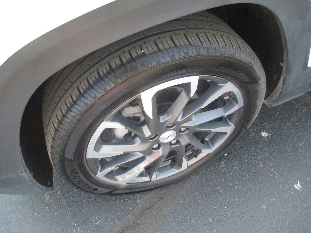 Used 2024 GMC Terrain SLT image 13